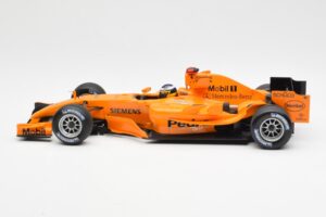 McLaren MP4-20 Mercedes P. de la Rosa Interim Test Car 2006 Minichamps 1:18 530061894 Kov – obrázok 3 z 6