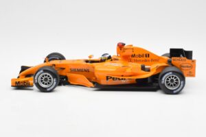 McLaren Mercedes MP4-20 P. de la Rosa F1 Test Car 2005 Minichamps 1:18 B66962343 Kov – obrázok 3 z 6