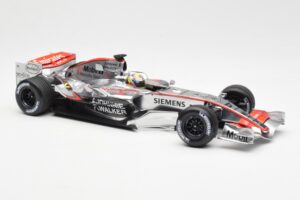 McLaren Mercedes MP4-21 #4 J.P. Montoya F1 2006 Minichamps 1:18 530061804 Kov – obrázok 4 z 6