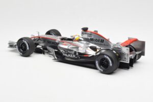 McLaren Mercedes MP4-21 #4 J.P. Montoya F1 2006 Minichamps 1:18 530061804 Kov – obrázok 5 z 6