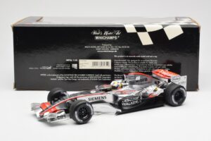 McLaren Mercedes MP4-21 #4 J.P. Montoya F1 2006 Minichamps 1:18 530061804 Kov – obrázok 6 z 6