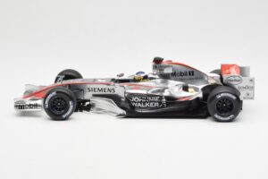 McLaren Mercedes MP4-21 P. de la Rosa F1 Showcar 2006 Minichamps 1:18 B66962346 Kov – obrázok 3 z 6