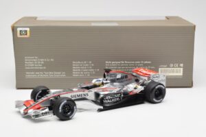 McLaren Mercedes MP4-21 P. de la Rosa F1 Showcar 2006 Minichamps 1:18 B66962346 Kov – obrázok 6 z 6