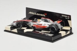 McLaren Mercedes MP4-23 #22 L. Hamilton Race Car 2008 Minichamps 1:43 530084322 Kov – obrázok 3 z 5