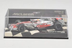 McLaren Mercedes MP4-23 #22 L. Hamilton Race Car 2008 Minichamps 1:43 530084322 Kov – obrázok 5 z 5