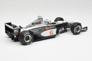 McLaren MP4/13 #8 M. Hakkinen F1 World Champion 1998 Minichamps 1:18 18690008 Kov – obrázok 2 z 7