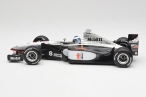 McLaren MP4/13 #8 M. Hakkinen F1 World Champion 1998 Minichamps 1:18 18690008 Kov – obrázok 3 z 7