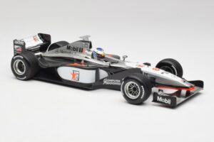 McLaren MP4/13 #8 M. Hakkinen F1 World Champion 1998 Minichamps 1:18 18690008 Kov – obrázok 4 z 7