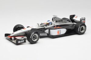 McLaren MP4/13 #8 M. Hakkinen F1 World Champion 1998 Minichamps 1:18 18690008 Kov