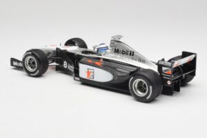 McLaren MP4/13 #8 M. Hakkinen F1 World Champion 1998 Minichamps 1:18 18690008 Kov – obrázok 5 z 7