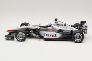 McLaren MP4-16 Mercedes #3 D. Coulthard F1 2001 Hot Wheels 1:18 50199 Kov – obrázok 3 z 6
