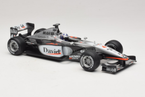 McLaren MP4-16 Mercedes #3 D. Coulthard F1 2001 Hot Wheels 1:18 50199 Kov – obrázok 4 z 6