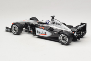 McLaren MP4-16 Mercedes #3 D. Coulthard F1 2001 Hot Wheels 1:18 50199 Kov – obrázok 5 z 6