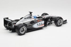 McLaren MP4-16 #4 M. Häkkinen F1 2001 Hot Wheels 1:18 50198 Kov – obrázok 2 z 6