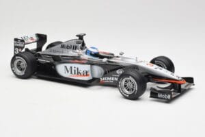 McLaren MP4-16 #4 M. Häkkinen F1 2001 Hot Wheels 1:18 50198 Kov – obrázok 4 z 6