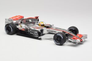 McLaren MP4-25 Mercedes #2 L. Hamilton Showcar 2010 Minichamps 1:18 110100006-R1 Kov – obrázok 4 z 6