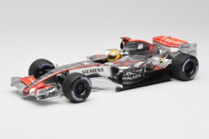 McLaren MP4-25 Mercedes #2 L. Hamilton Showcar 2010 Minichamps 1:18 110100006-R1 Kov