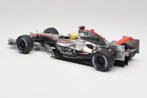 McLaren MP4-25 Mercedes #2 L. Hamilton Showcar 2010 Minichamps 1:18 110100006-R1 Kov – obrázok 5 z 6