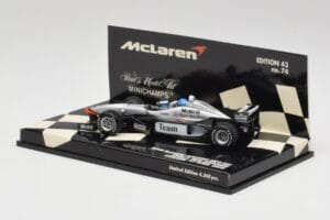 McLaren MP4/98T 2-Seater M. Hakkinen / E. Hakkinen F1 2000 Minichamps 1:43 530984378 Kov – obrázok 3 z 4