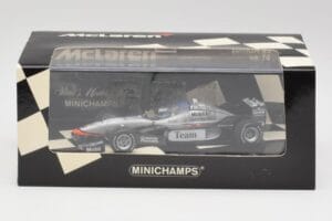 McLaren MP4/98T 2-Seater M. Hakkinen / E. Hakkinen F1 2000 Minichamps 1:43 530984378 Kov – obrázok 4 z 4