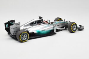 Mercedes AMG Petronas W05 #44 L. Hamilton F1 World Champion 2014 Minichamps 1:18 186140044 Kov – obrázok 2 z 7