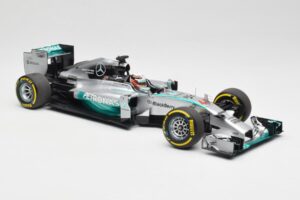 Mercedes AMG Petronas W05 #44 L. Hamilton F1 World Champion 2014 Minichamps 1:18 186140044 Kov – obrázok 4 z 7