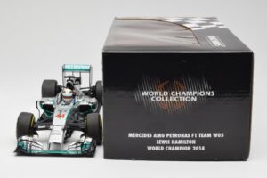 Mercedes AMG Petronas W05 #44 L. Hamilton F1 World Champion 2014 Minichamps 1:18 186140044 Kov – obrázok 6 z 7