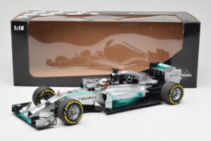 Mercedes AMG Petronas W05 #44 L. Hamilton F1 World Champion 2014 Minichamps 1:18 186140044 Kov – obrázok 7 z 7