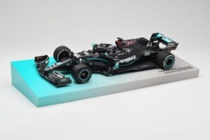 Mercedes AMG Petronas W11 #44 L. Hamilton Winner British GP 2020 Minichamps 1:18 113200444 Kov – obrázok 2 z 7