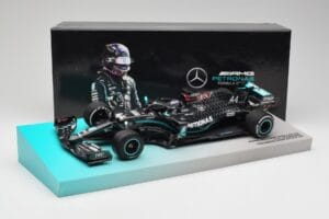 Mercedes AMG Petronas W11 #44 L. Hamilton Winner British GP 2020 Minichamps 1:18 113200444 Kov – obrázok 7 z 7