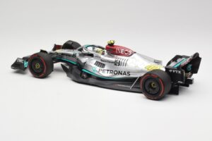 Mercedes AMG W13 E Performance Petronas #44 L. Hamilton Spanish GP 2022 Minichamps 1:18 110220044 Kov – obrázok 5 z 7