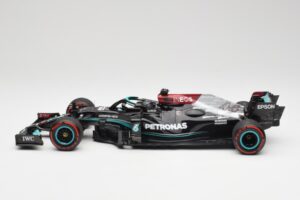 Mercedes AMG W12 Petronas #44 L. Hamilton Spanish GP 100th Pole 2021 Minichamps 1:18 110210444 Živica – obrázok 3 z 7