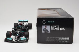 Mercedes AMG W12 Petronas #44 L. Hamilton Spanish GP 100th Pole 2021 Minichamps 1:18 110210444 Živica – obrázok 6 z 7