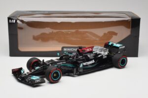 Mercedes AMG W12 Petronas #44 L. Hamilton Spanish GP 100th Pole 2021 Minichamps 1:18 110210444 Živica – obrázok 7 z 7