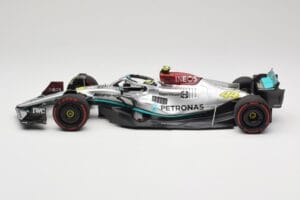 Mercedes AMG W13 E Performance Petronas #44 L. Hamilton Brazilian GP 2022 Minichamps 1:18 110222144 Živica – obrázok 3 z 7