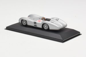 Mercedes W196 Streamliner #16 J.M. Fangio GP Italy Winner 1954 Minichamps 1:43 432543016 Kov – obrázok 3 z 4