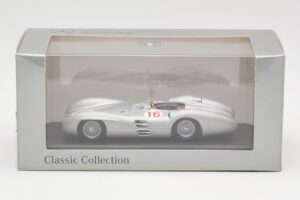 Mercedes W196 Streamliner #16 J.M. Fangio GP Italy Winner 1954 Minichamps 1:43 432543016 Kov – obrázok 4 z 4