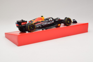 Red Bull Racing RB18 #1 M. Verstappen Oracle Winner Dutch GP 2022 Minichamps 1:18 113223501 Kov – obrázok 3 z 7