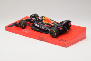 Red Bull Racing RB18 #1 M. Verstappen Oracle Winner Dutch GP 2022 Minichamps 1:18 113223501 Kov – obrázok 5 z 7