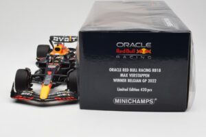 Oracle Red Bull Racing RB18 #1 M. Verstappen Winner Belgian GP 2022 Minichamps 1:18 110221401 Kov – obrázok 6 z 7
