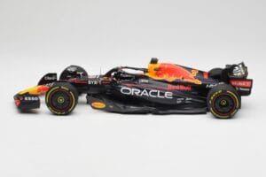 Oracle Red Bull Racing RB18 #1 M. Verstappen Winner Italian GP 2022 Minichamps 1:18 110221601 Kov – obrázok 3 z 7