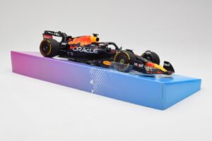 Red Bull Racing RB18 #1 M. Verstappen Winner Miami GP 2022 Minichamps 1:18 113220501 Kov – obrázok 4 z 7
