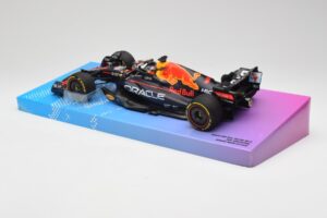Red Bull Racing RB18 #1 M. Verstappen Winner Miami GP 2022 Minichamps 1:18 113220501 Kov – obrázok 5 z 7