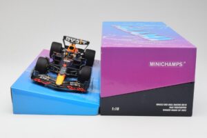 Red Bull Racing RB18 #1 M. Verstappen Winner Miami GP 2022 Minichamps 1:18 113220501 Kov – obrázok 6 z 7