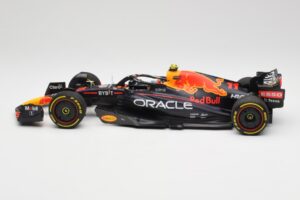 Oracle Red Bull Racing RB18 #11 S. Perez Saudi Arabian GP 2022 Minichamps 1:18 110220011 Kov – obrázok 3 z 7