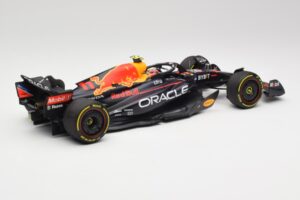 Oracle Red Bull Racing RB18 #11 S. Perez Abu Dhabi GP 2022 Minichamps 1:18 110222211 Kov – obrázok 2 z 7