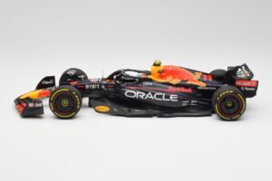 Oracle Red Bull Racing RB18 #11 S. Perez Abu Dhabi GP 2022 Minichamps 1:18 110222211 Kov – obrázok 3 z 7