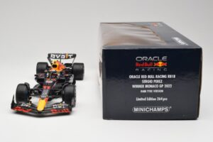 Oracle Red Bull Racing RB18 #11 S. Perez Monaco GP Winner Rain Tyre Version 2022 Minichamps 1:18 110222711 Kov – obrázok 6 z 7