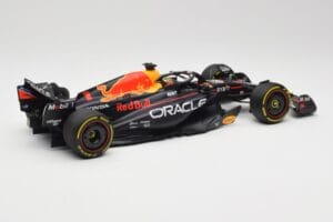 Oracle Red Bull Racing RB19 #1 M. Verstappen Winner Abu Dhabi GP 2023 Minichamps 1:18 110232301 Kov – obrázok 2 z 7