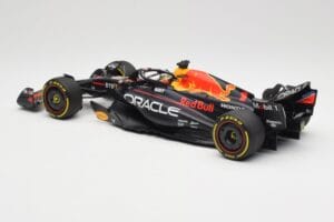 Oracle Red Bull Racing RB19 #1 M. Verstappen Winner Abu Dhabi GP 2023 Minichamps 1:18 110232301 Kov – obrázok 5 z 7